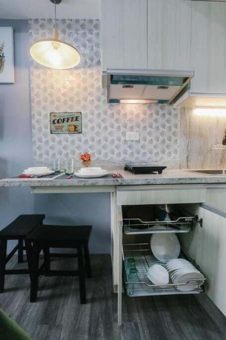 Molly's Place In Sunvida Tower G29-sm *